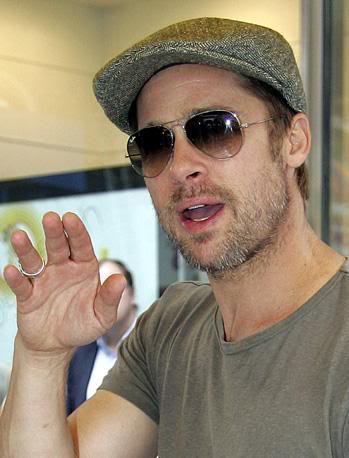 Brad Pitt w RayBan Aviator 3025